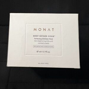 Monat Berry Refined Scrub - White Exfoliating Cleanser
